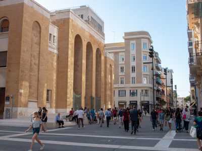 La nostra passeggiata continua nel quinto salotto, quello �del culto�,  caratterizzato dalla presenza della chiesa di San Ferdinando